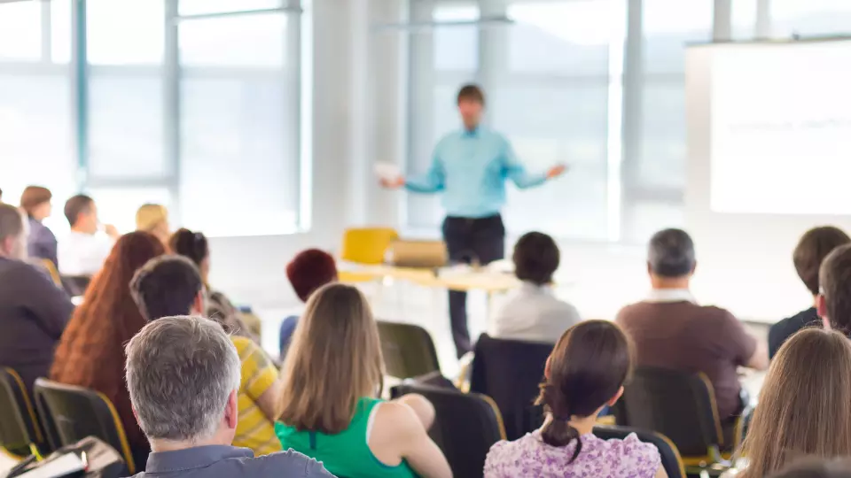 Coach business aidant un entrepreneur à clarifier ses objectifs et son positionnement (1)